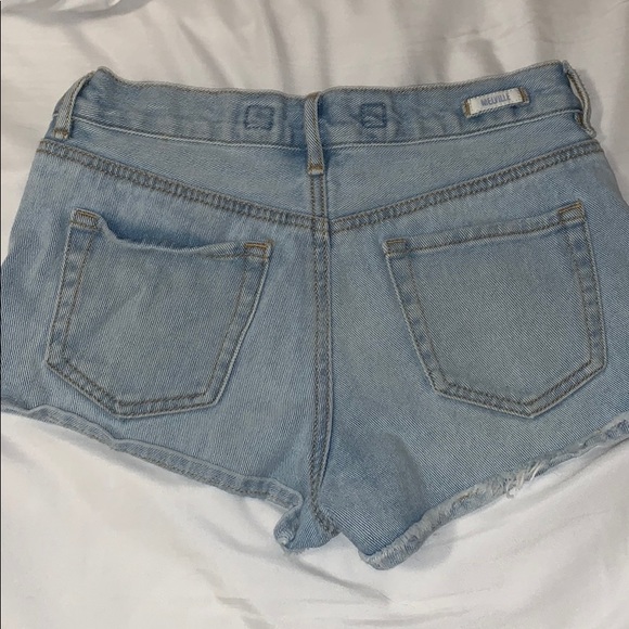BRANDY MELVILLE light washed shorts - Picture 3 of 3